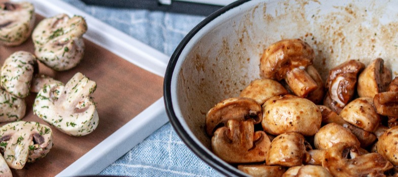 Champignons marinés avant la déshydratation